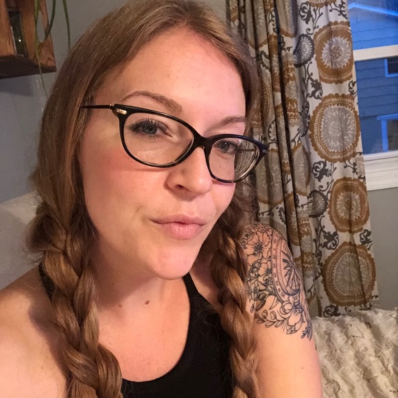 Meet your Posher, Sarah - Picture 2 of 2